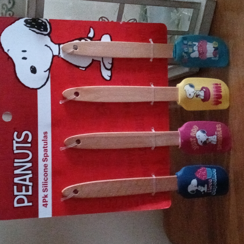 Snoopy characters spatulas